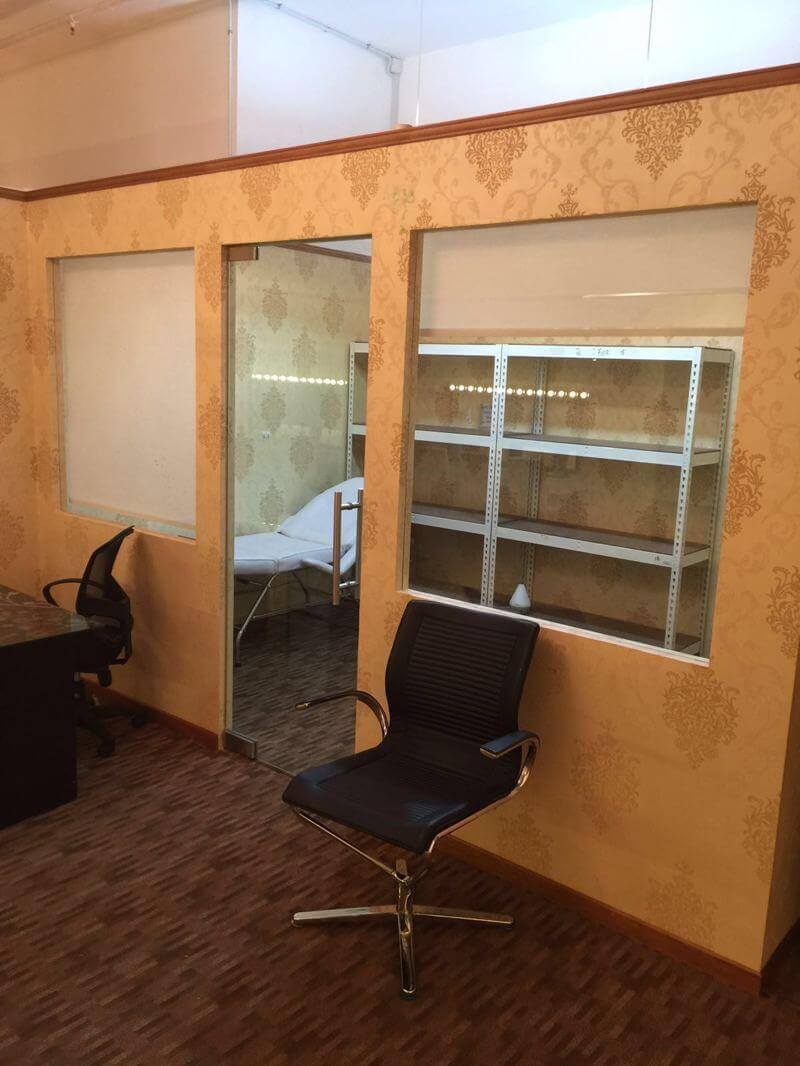 (Expired)5K Takeover Fees. Beautiful Bridal Studio For Lease Takeover. 80K Reno