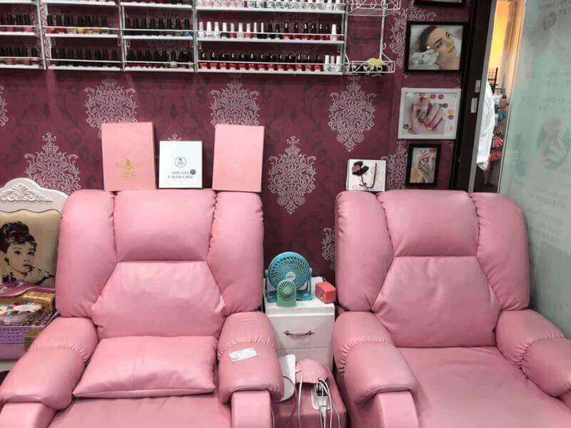 A Well Established Salon Located Near CBD Area.