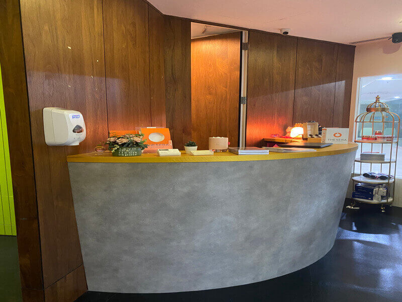 Beauty Salon At Dhoby Ghaut For Takeover at S$10k for 732 sf 90083036