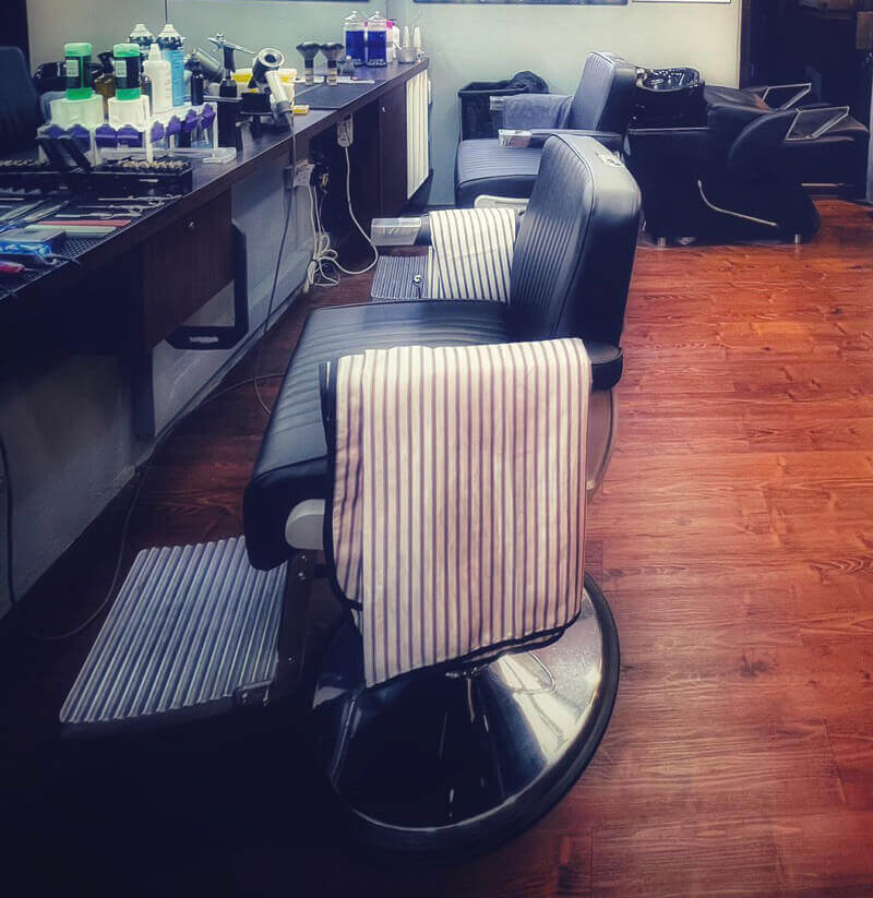 (Sold) Fully fitted barbershop/salon with customer database for takeover 理发店出顶  -设备,客户齐全