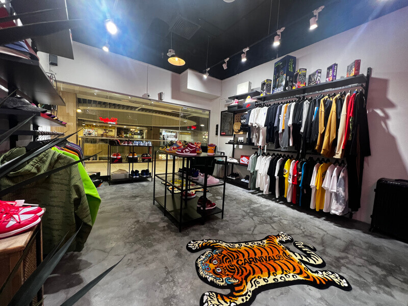 (Expired)Retail And Salon Super Location At Far East Plaza For Takeover