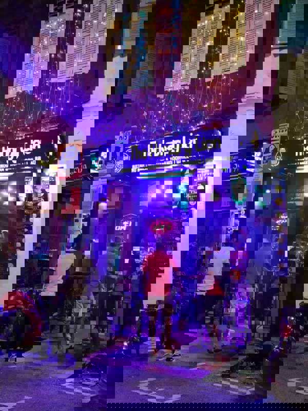 (Expired)Bistro For Takeover Prime Location _ Very Low Take Over Fees