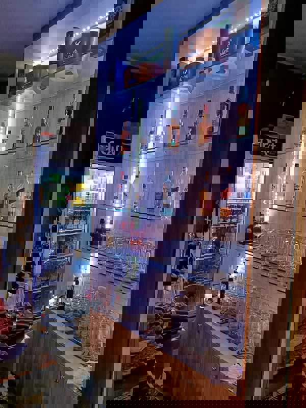 (Expired)Bistro For Takeover Prime Location _ Very Low Take Over Fees