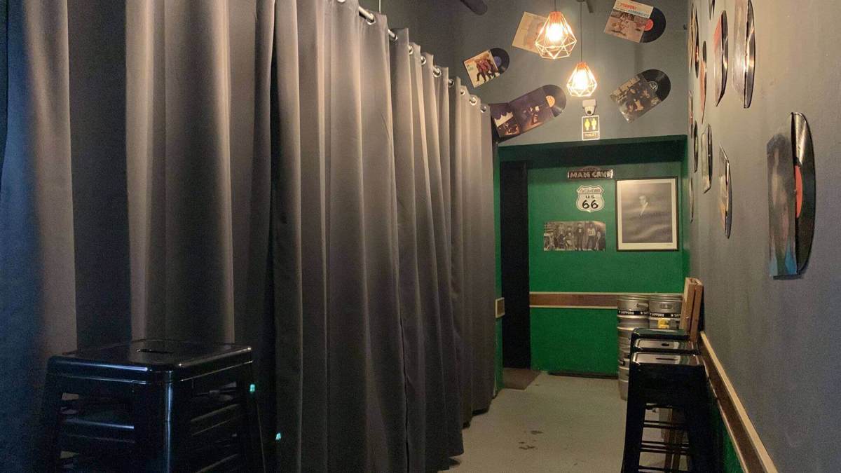 Live Stage Bistro Bar