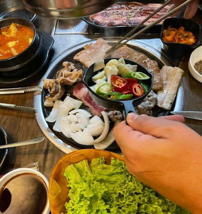Profitable Fully Fitted BBQ Korean Chinese Restaurant and Kiosk for sale 盈利韩中式餐厅和外卖亭一起出售