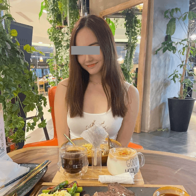 (On Hold)【出售/转让】乌节路网红cafe餐厅 ｜离地orchard铁站5分钟｜可直接接手营业 ｜ 可换招牌 ｜ 租金比市场低