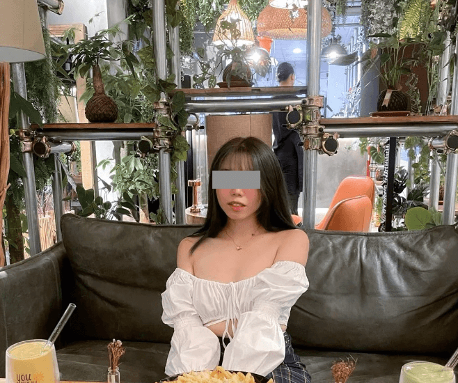 (On Hold)【出售/转让】乌节路网红cafe餐厅 ｜离地orchard铁站5分钟｜可直接接手营业 ｜ 可换招牌 ｜ 租金比市场低