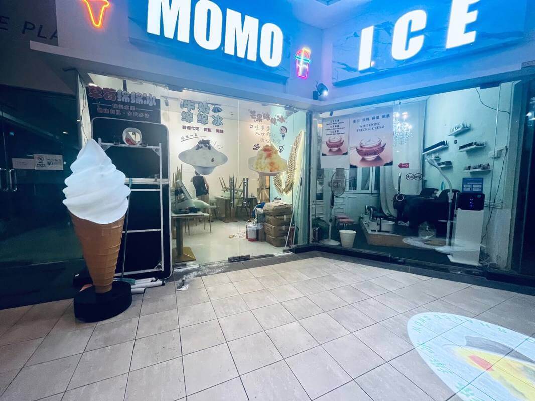 新加坡商场1楼绵绵沙冰🍧，冰激淋店，奶茶🥤店，店铺已经花费$65000新币装修好！找看店管理人员入股直接开业分润，带美甲💅租金收入$1600，快来预约看店洽谈！