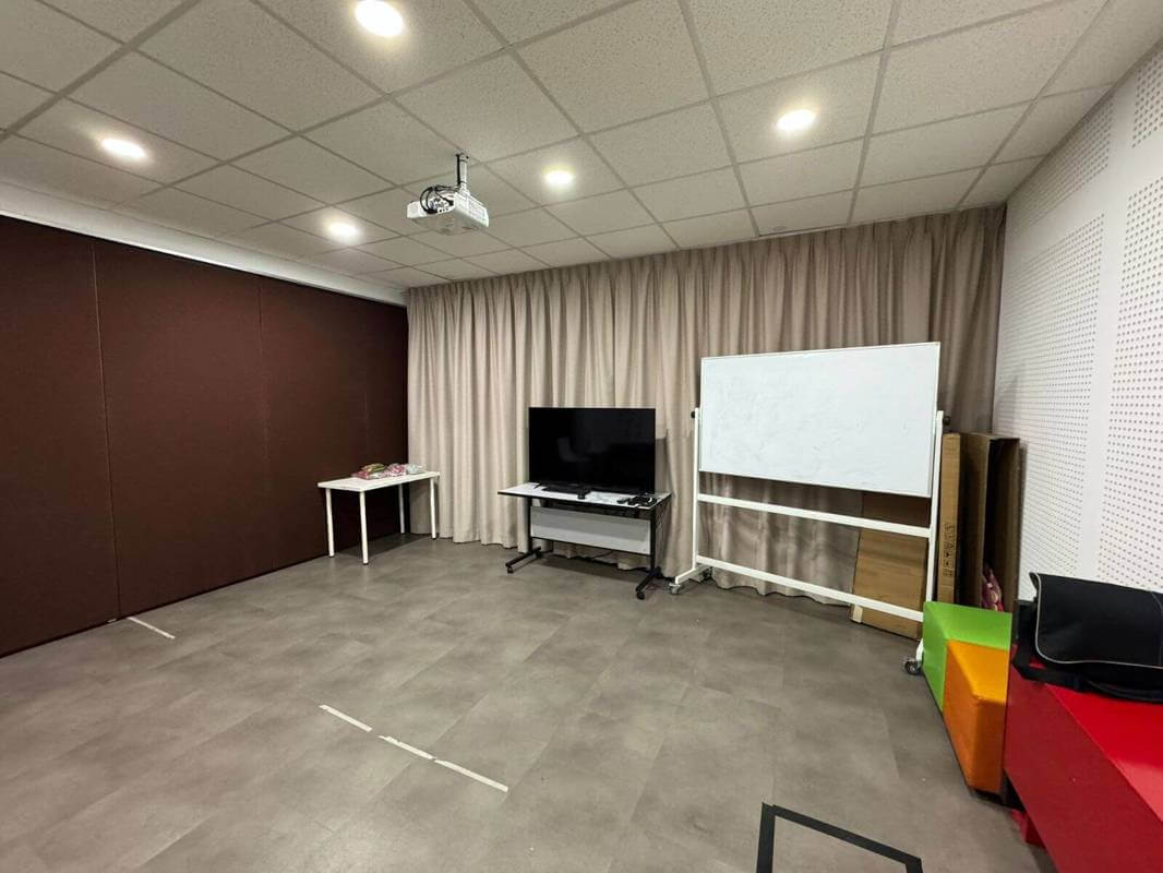 (On Hold)Singapore Broadcast, Photograph Studio For Sales