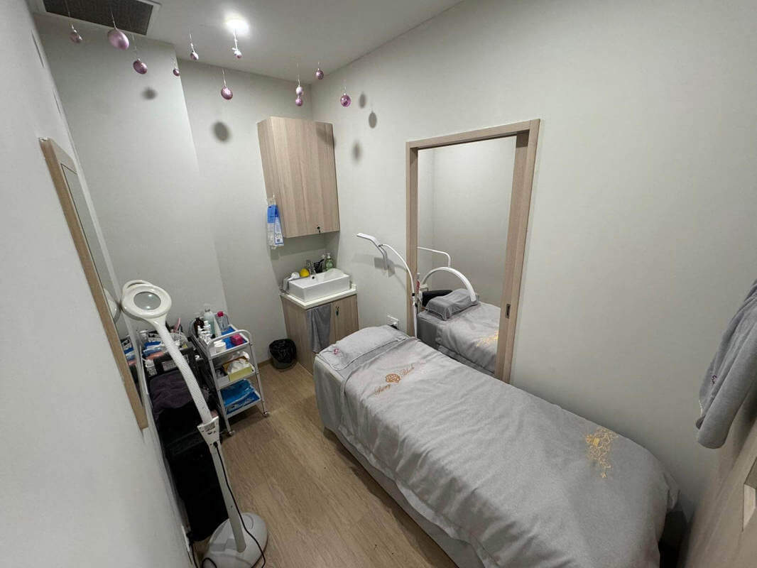 (Expired)11 Years Running Orchard Area Beauty Salon For Take Over/ Share Equity/ Active Partnership