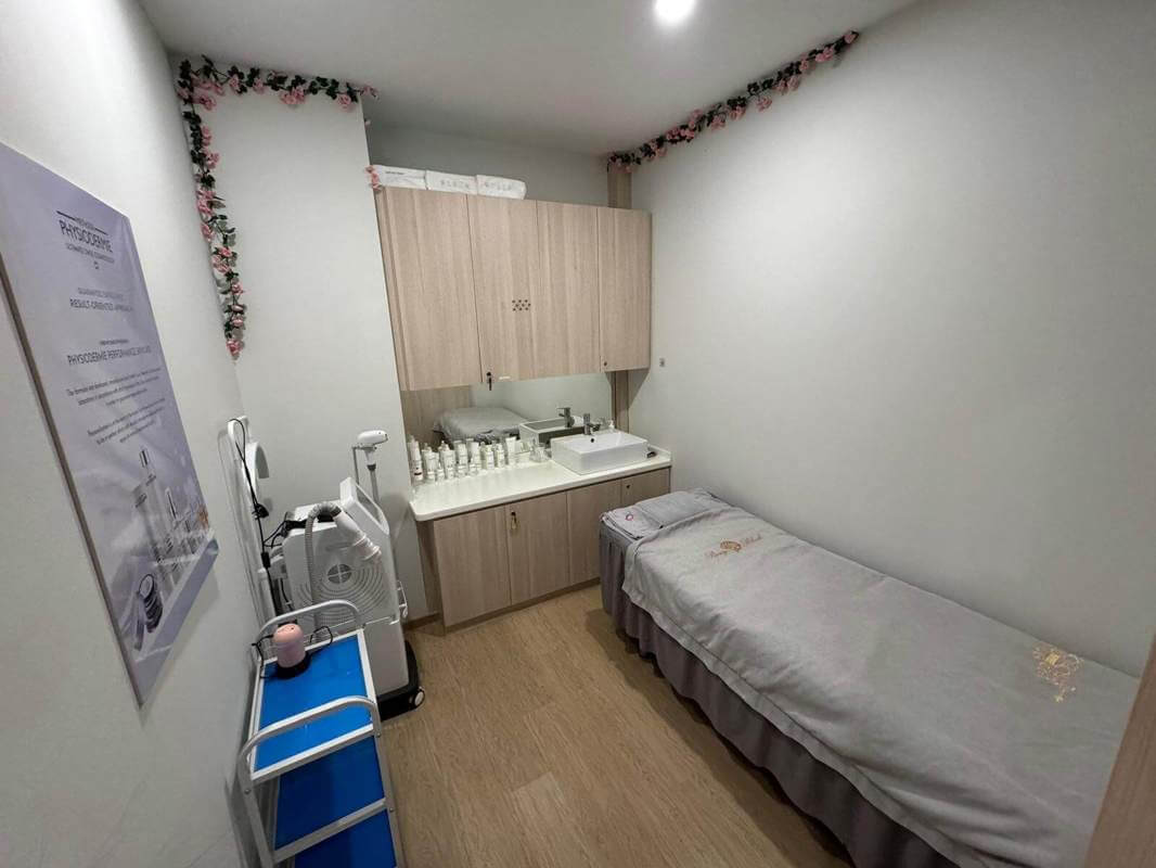 (Expired)11 Years Running Orchard Area Beauty Salon For Take Over/ Share Equity/ Active Partnership