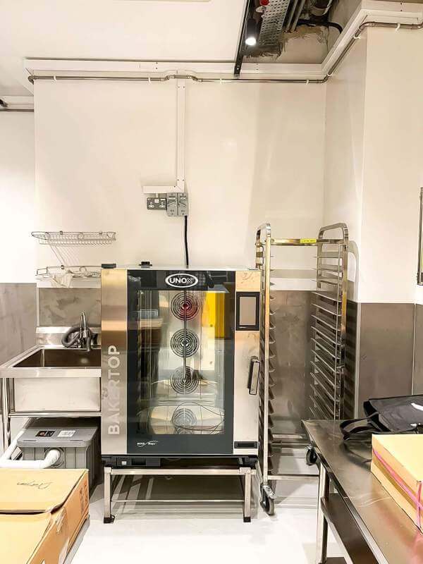 (Expired)**Move In Bakery Business For Takeover At Central Location & Low Rental!!**