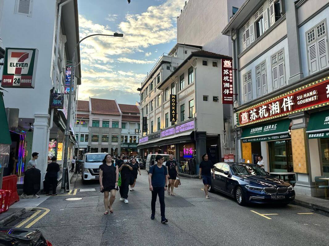 (Expired)F&B For Takeover In A Super Prime Location In Bugis. 武吉士超级黄金地段餐饮空间转让！