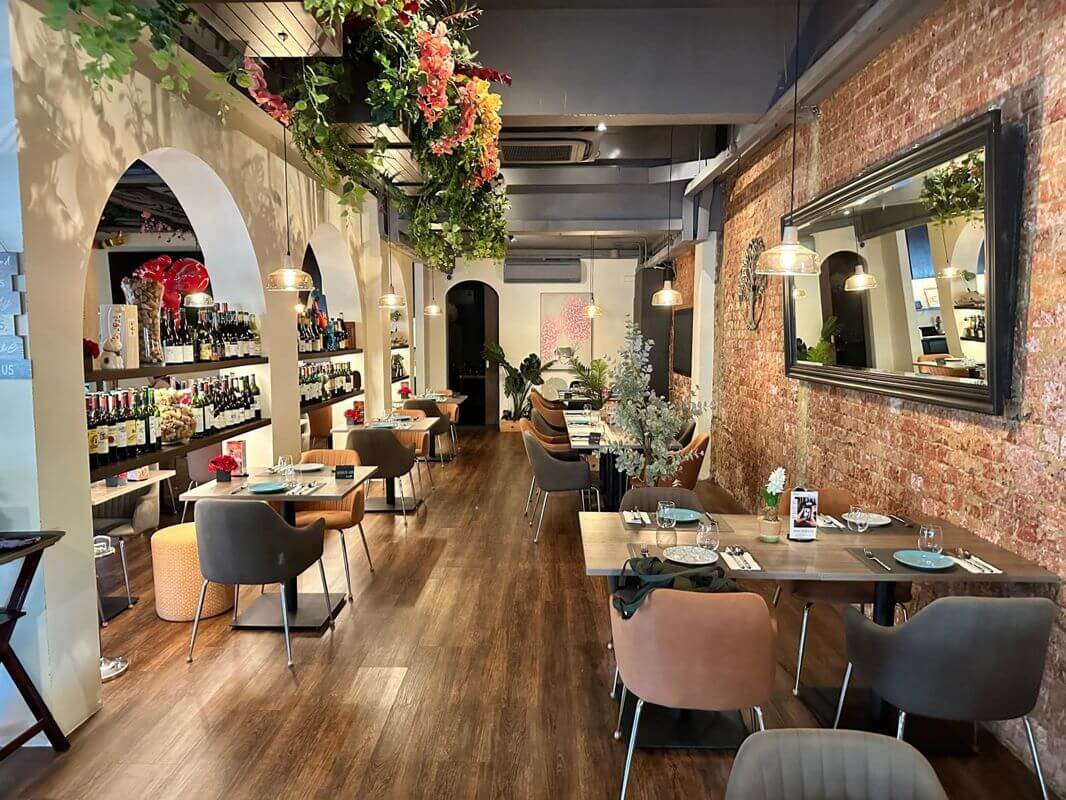 (Expired)Fully Fitted Modern Fusion F&B For Takeover In River Valley / 位于里峇峇利现代融合餐厅转让