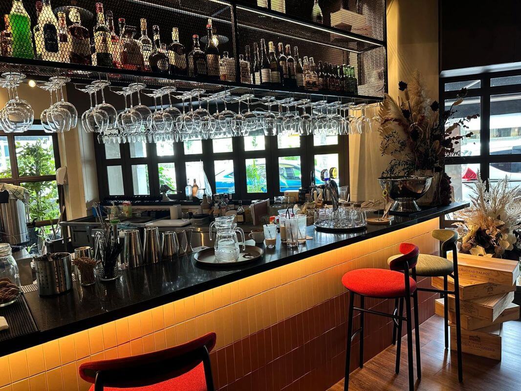 (Expired)Fully Fitted Modern Fusion F&B For Takeover In River Valley / 位于里峇峇利现代融合餐厅转让