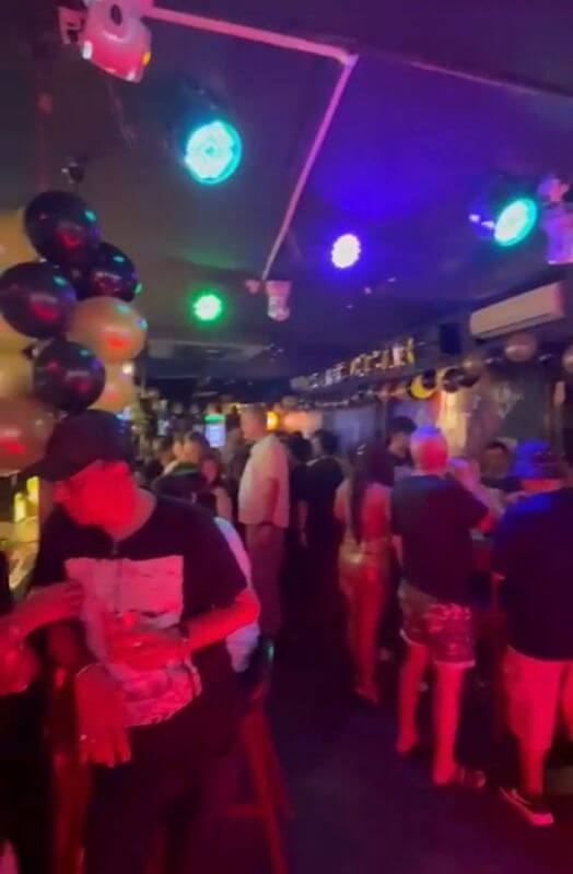 (Expired)Cafe Karaoke PUB Live Band Ground Floor Shop House for Takeover at River Valley Road