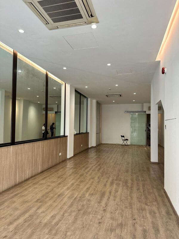 (Expired)Highly Sought-After F&B Ground Floor Shophouse In Prime Bugis / City Hall. For Lease.