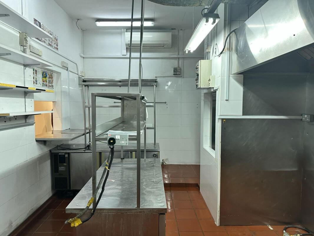 (Expired)Highly Sought-After F&B Ground Floor Shophouse In Prime Bugis / City Hall. For Lease.
