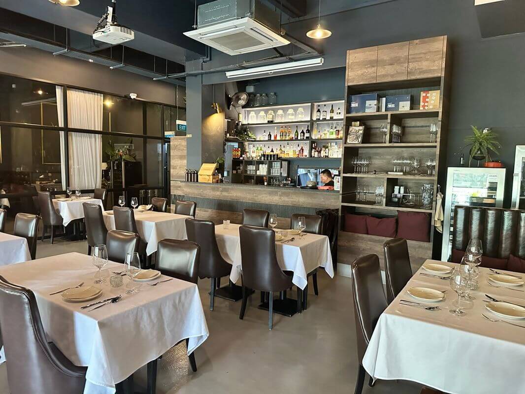 Beautifully Fitted Restaurant In The Heart Of Novena. Main Road Frontage.1 Min Walk To Mrt.