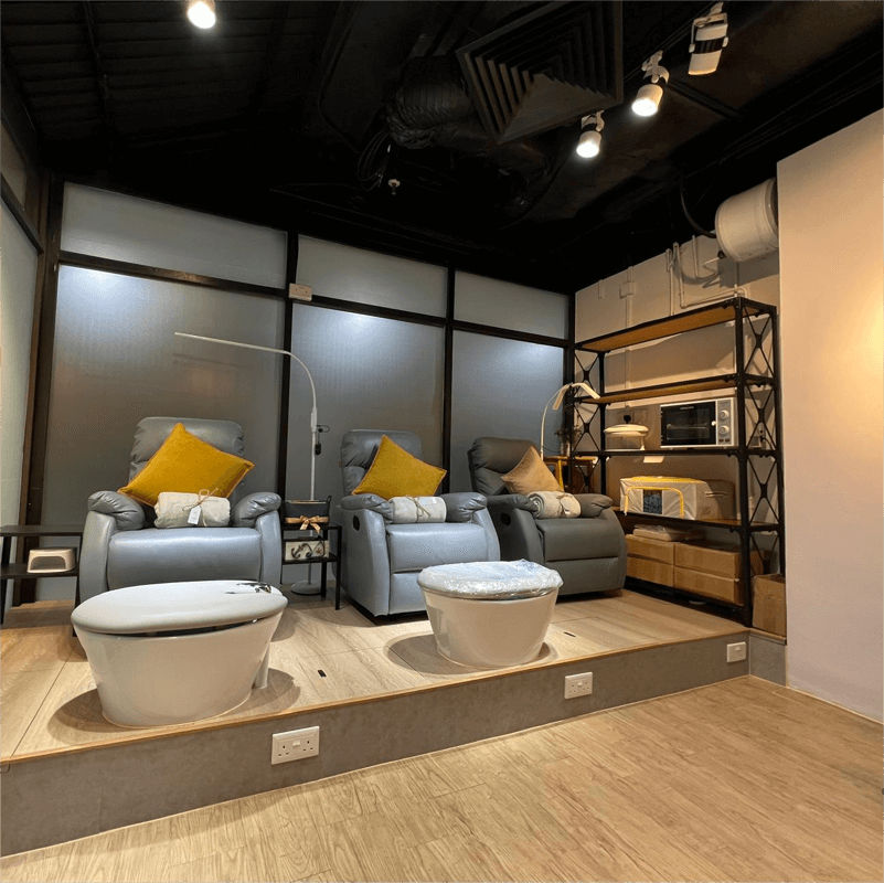 (Expired)Vantage Nail & Eye Lashes Salon Takeover (included all the products and equipments)