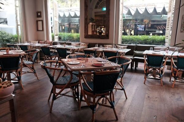 Nicely Fitted F&B Outlet With Ora For Lease City Hall / Clarke Quay