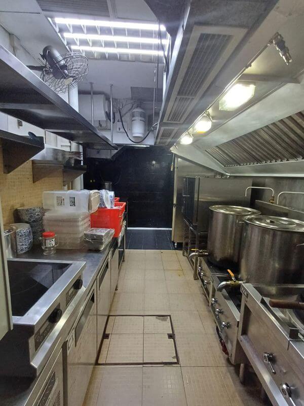 (Expired)Corner Ground Floor F&B Shophouse- Prominent Double Frontage/ Super Heavy Human Traffic