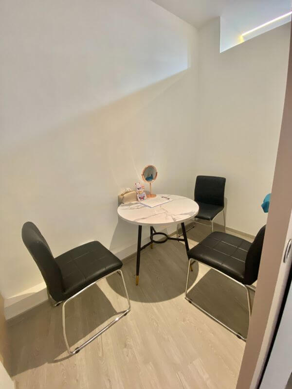 (Expired) Ground Floor Beauty Salon/Aesthetics Clinic In Town for Takeover at S$10,000 Clarke Quay MRT