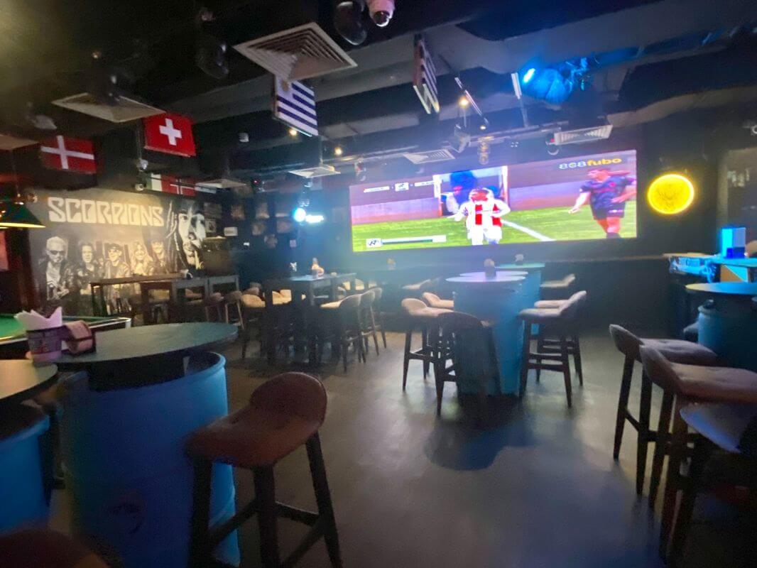 (Expired)BISTRO BAR LIVE BAND CLUB FOR TAKEOVER. PE LICENCE 3AM/4AM. BUGIS