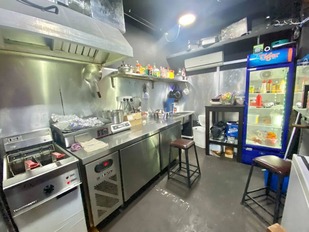 (Expired)BISTRO BAR LIVE BAND CLUB FOR TAKEOVER. PE LICENCE 3AM/4AM. BUGIS