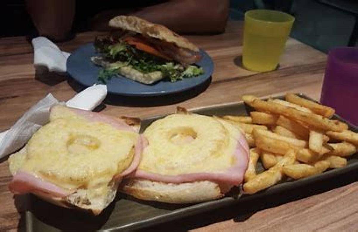 Profitable & Well Established Café Franchise Busy Shopping Centre Hills Area For Sale