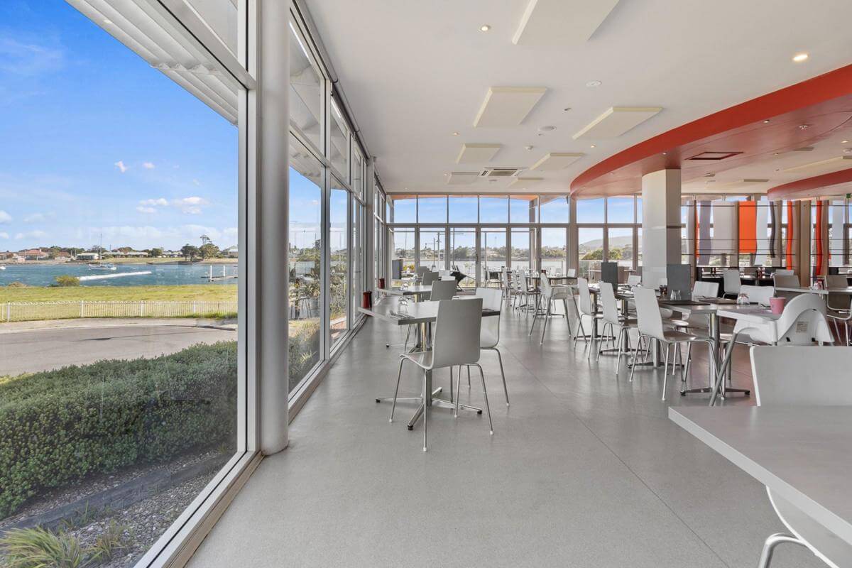 FANTASTIC PASSIVE INVESTMENT MOTEL RESTAURANT CAFE NET RENTAL INCOME $104,000 PA