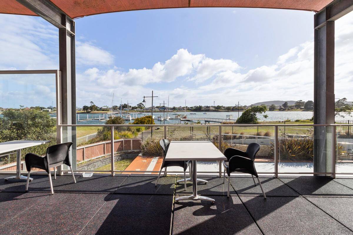 FANTASTIC PASSIVE INVESTMENT MOTEL RESTAURANT CAFE NET RENTAL INCOME $104,000 PA