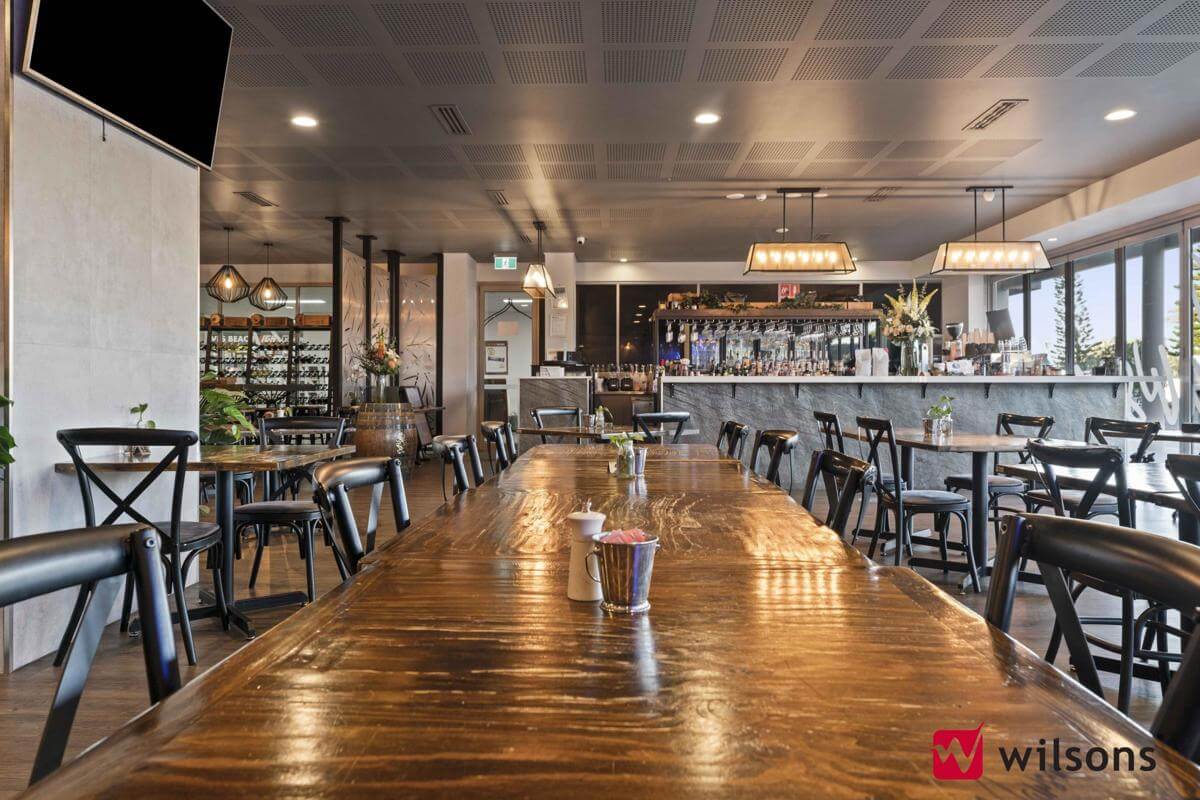 Fantastic Beach suburb cafe/restaurant