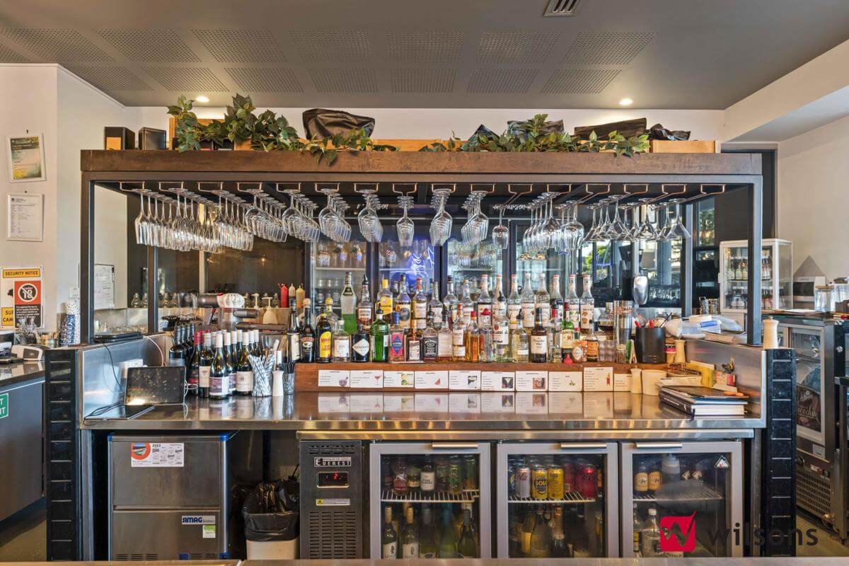 Fantastic Beach suburb cafe/restaurant