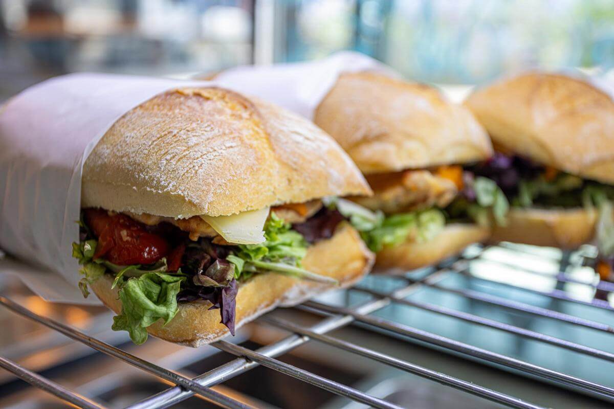 GOURMET TAKEAWAY | GREAT CORNER POSITION | MAS