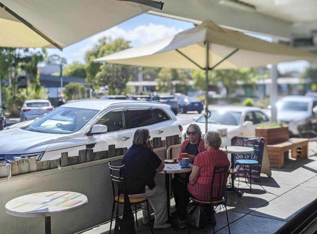 PIZZA AND BURGER LICENSED  BISTRO - HIGH TURNOVER