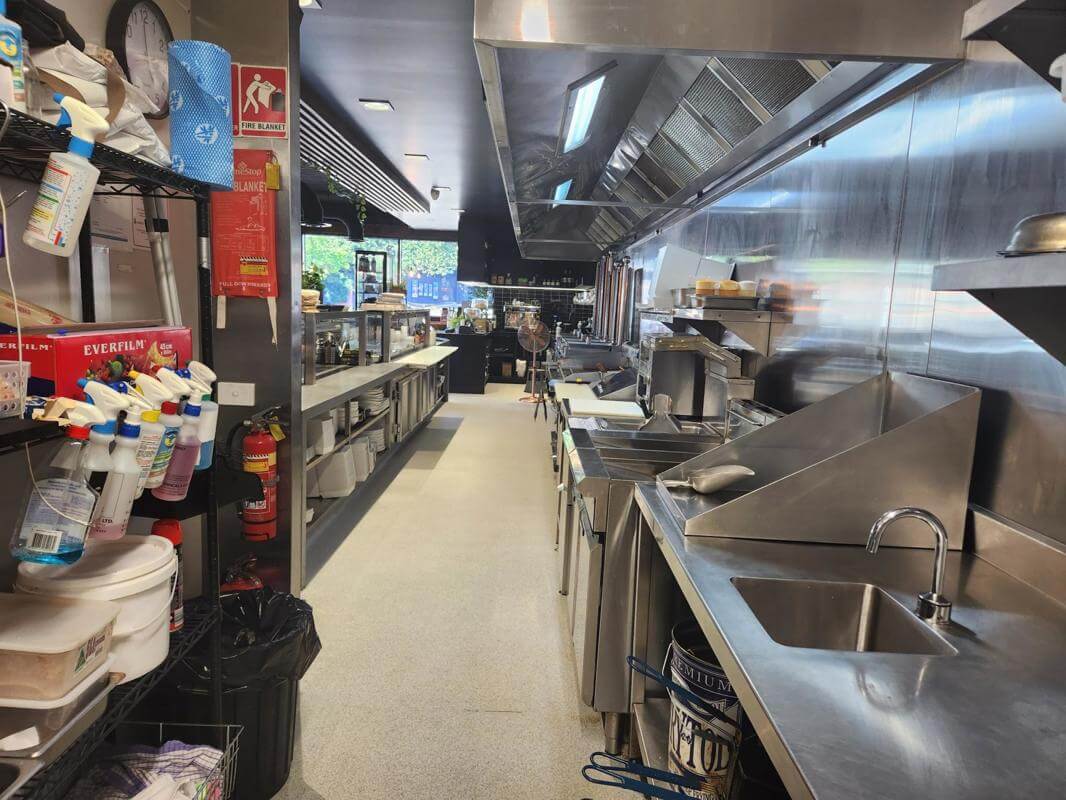 Award winning Greek Soulaki Bar & Grill Yarra Valley trades 4 days only and taking $23000 PBA