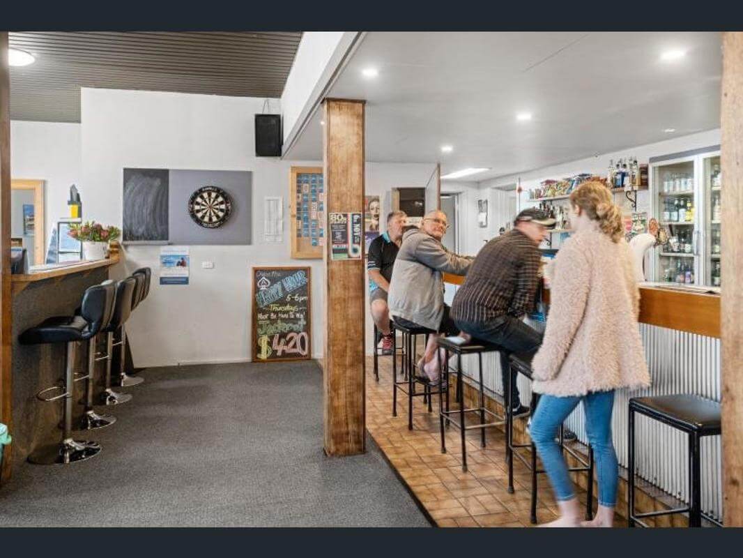 Freehold Passive Investment, Experienced Tenant, Long Lease, 8.5% Net Return from year 2