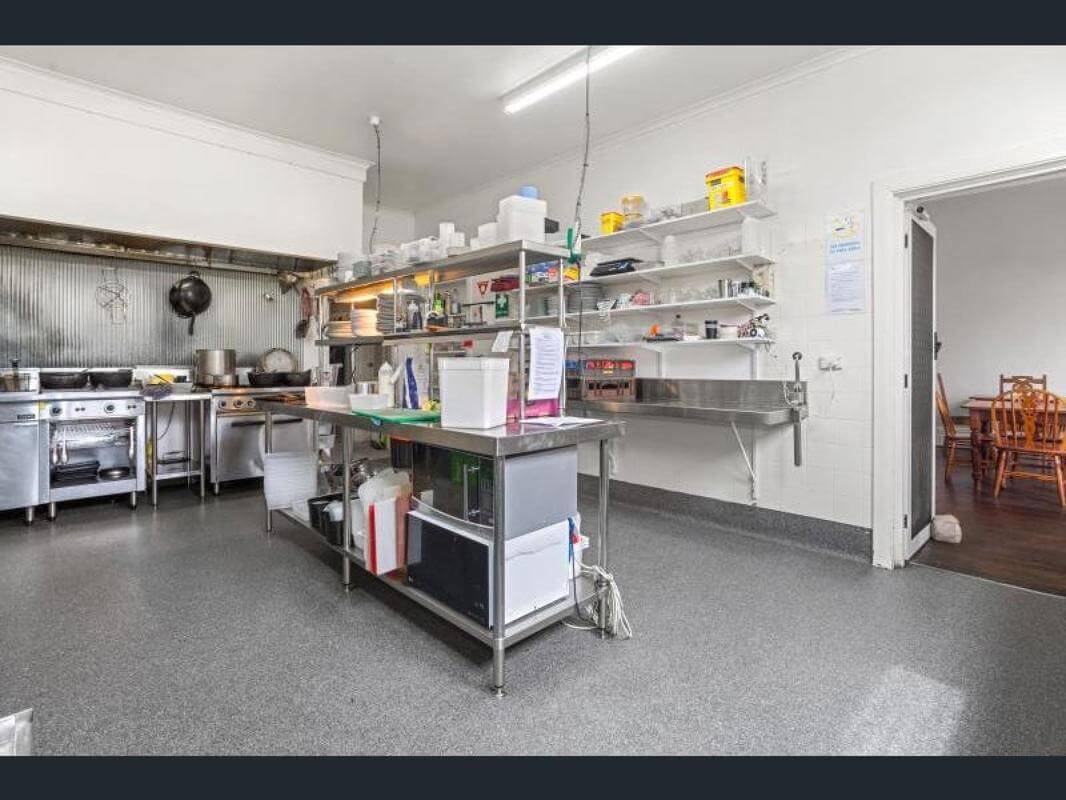 Freehold Passive Investment, Experienced Tenant, Long Lease, 8.5% Net Return from year 2