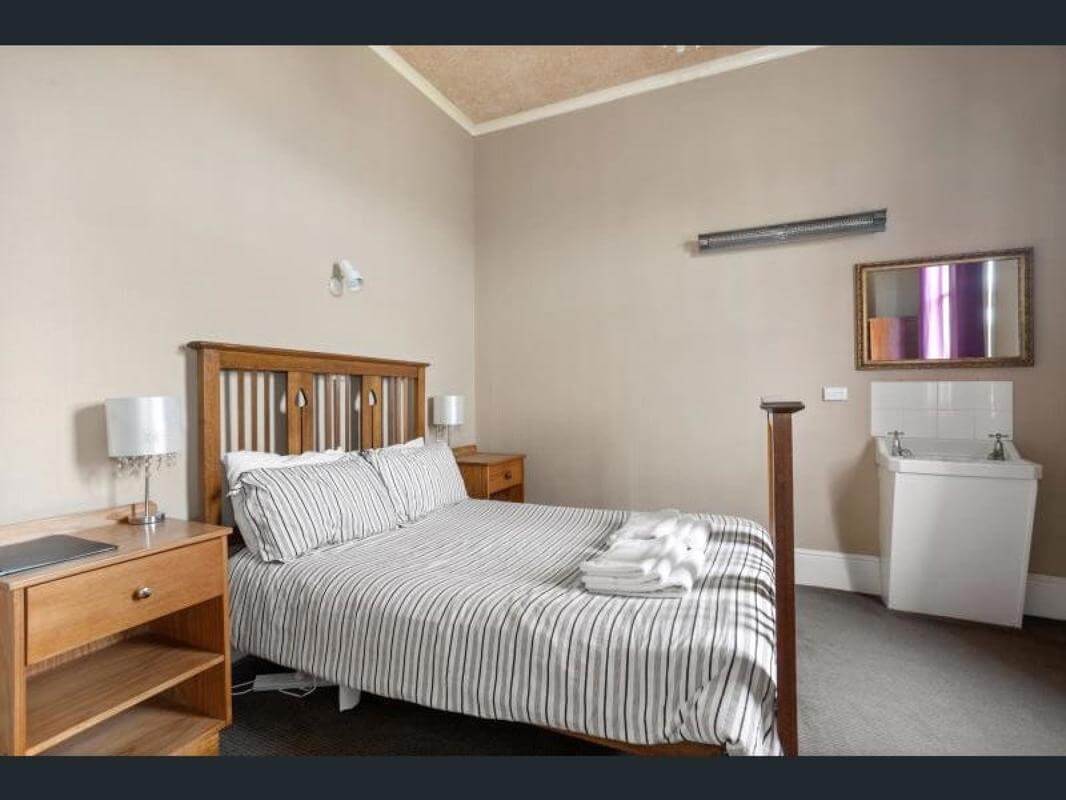 Freehold Passive Investment, Experienced Tenant, Long Lease, 8.5% Net Return from year 2