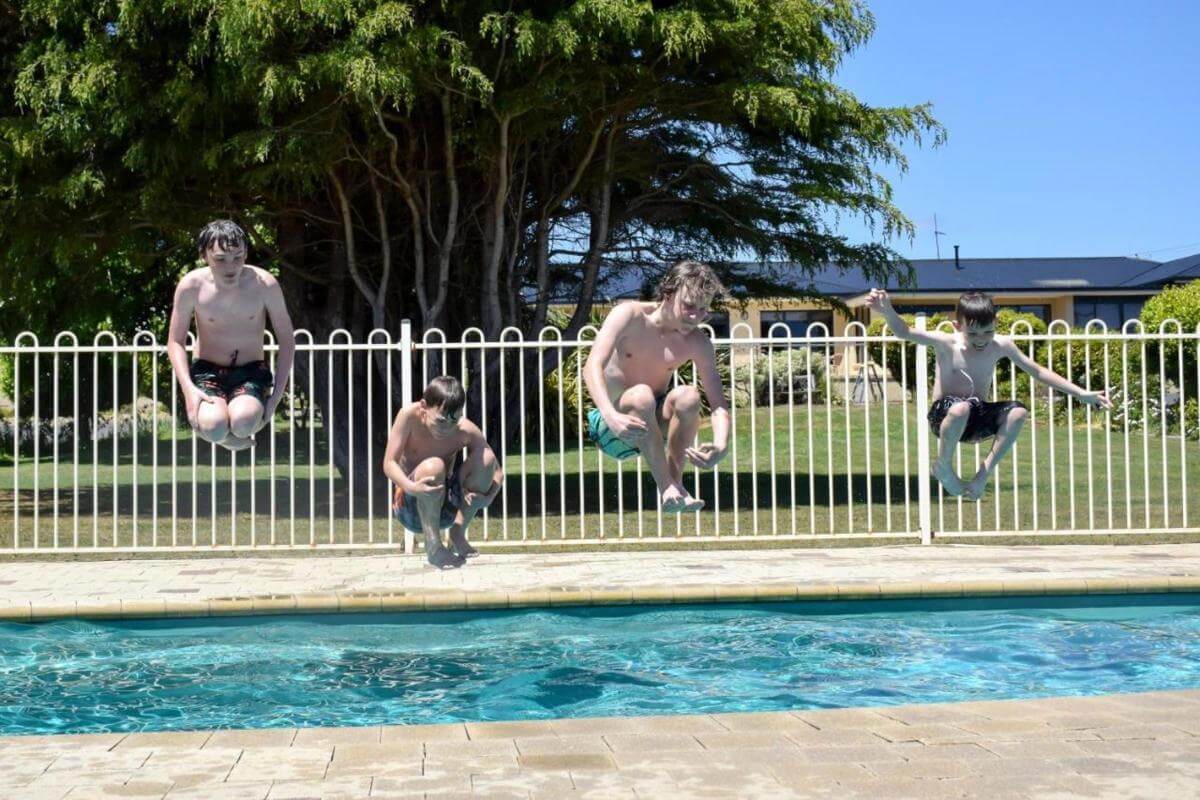 Leasehold 29 Room Motel Fully Licensed w/ 3BR Managers Residence 30Yr Lease Netting >$400k FY23