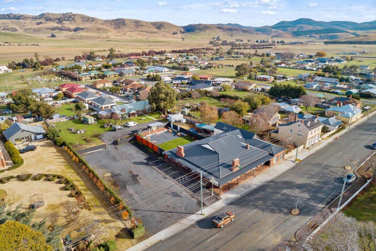 Huntington Tavern, 30 year lease Offers Over$99,500+sav