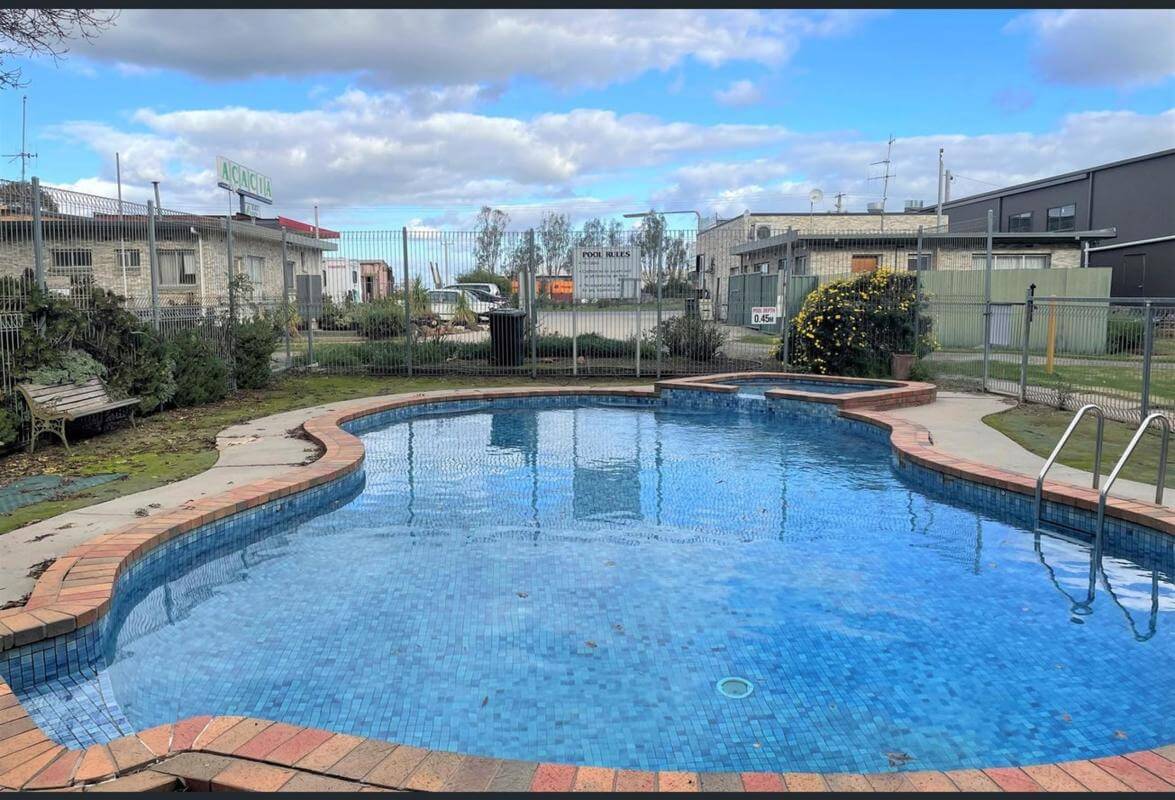 Caravan Cabin park. Vendors terms available. !!