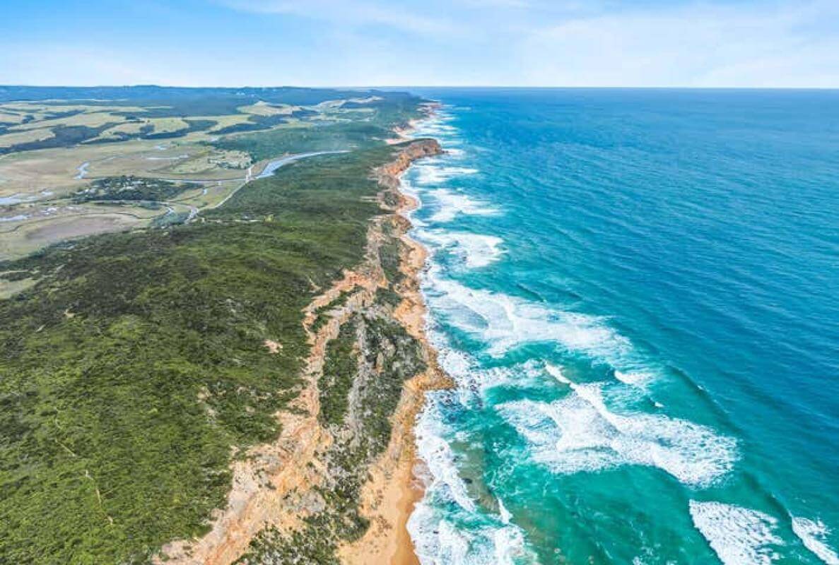 Motel in an absolute prime land/location. Freehold and Business.