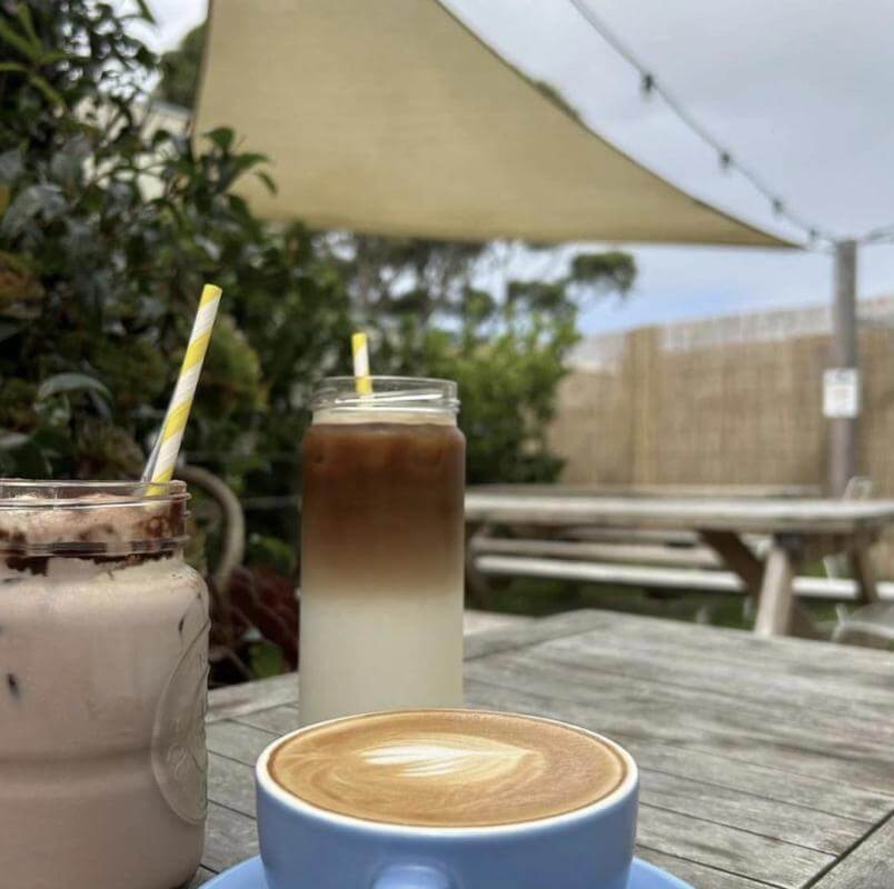 EXCEPTIONAL COASTAL  PIZZA AND  BURGER  OPPORTUNITY  - HUGE ROI HERE