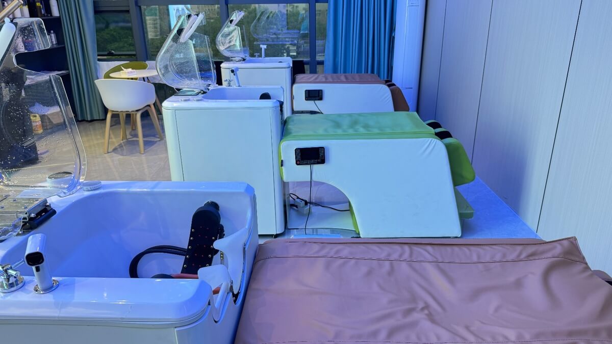 (Expired)新加坡AI智能机器人洗头机