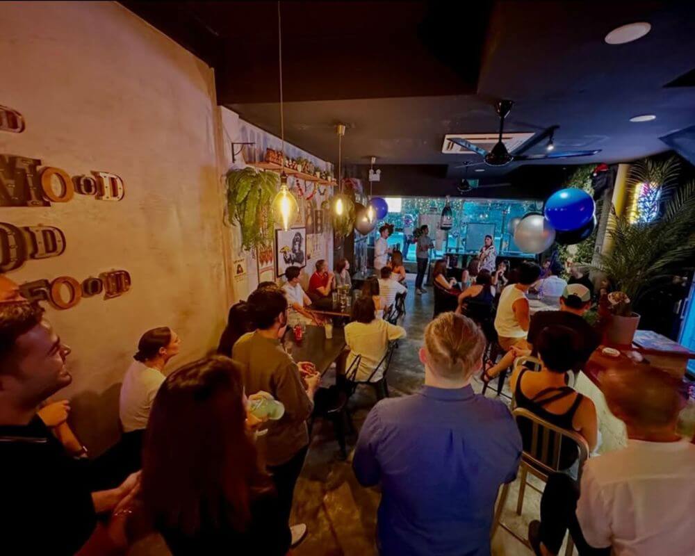 (Expired)Famous Burger Bistro With Regular Office Crowd For Sale