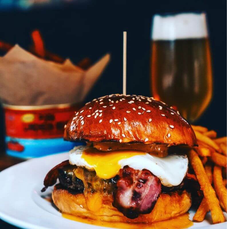 (Expired)Famous Burger Bistro With Regular Office Crowd For Sale