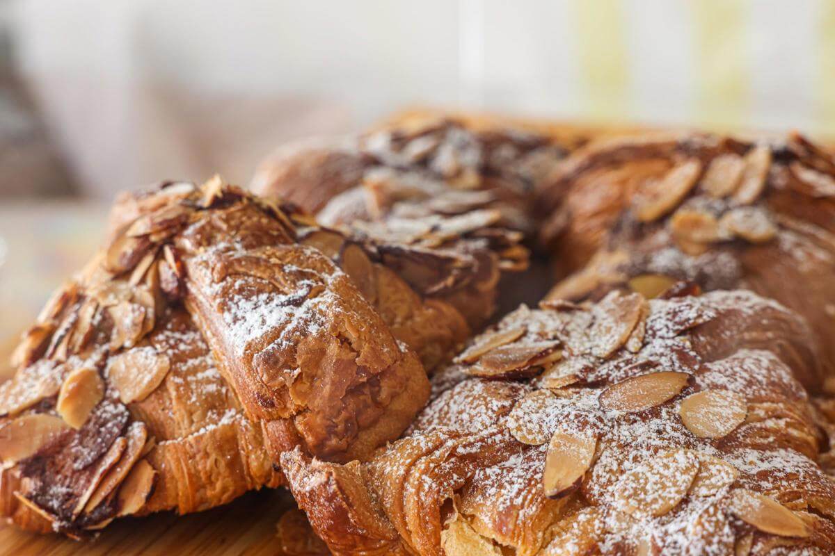 BEAUTIFUL CAFE FOR SALE | PROMINENT CORNER | MAS199