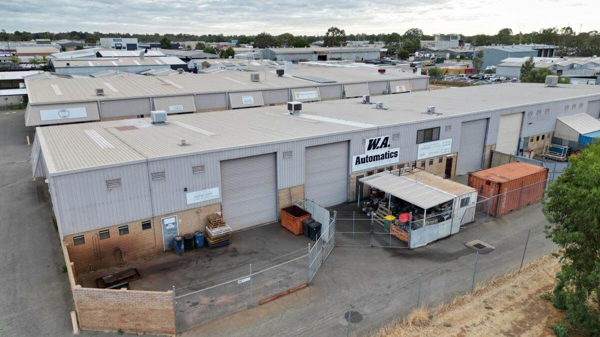 Commercial Property for Sale: Fully Equipped Mechanical Workshop